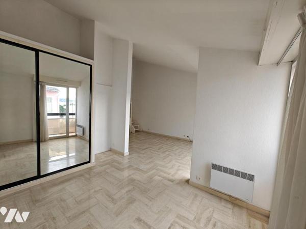 EN EXCLUSIVITE - SUR LE PORT DE BANDOL TYPE 4 EN DUPLEX DERNIER ETAGE VUE MER OPTION BOX EN SOUS-SOL