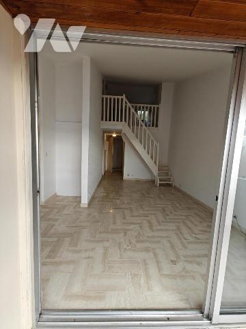 EN EXCLUSIVITE - SUR LE PORT DE BANDOL TYPE 4 EN DUPLEX DERNIER ETAGE VUE MER OPTION BOX EN SOUS-SOL