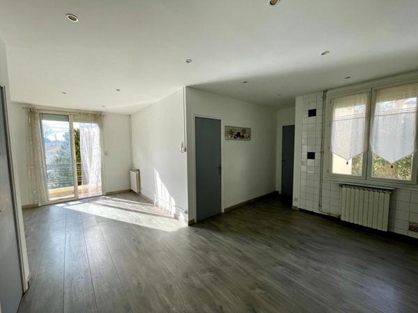 Belle Opportunité - T3 Haut de Villa avec extérieur et dépendances - Toulon Ouest (83200)