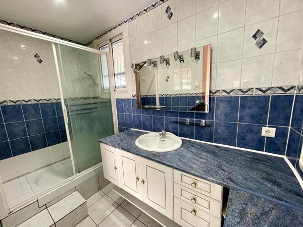 Belle Opportunité - T3 Haut de Villa avec extérieur et dépendances - Toulon Ouest (83200)