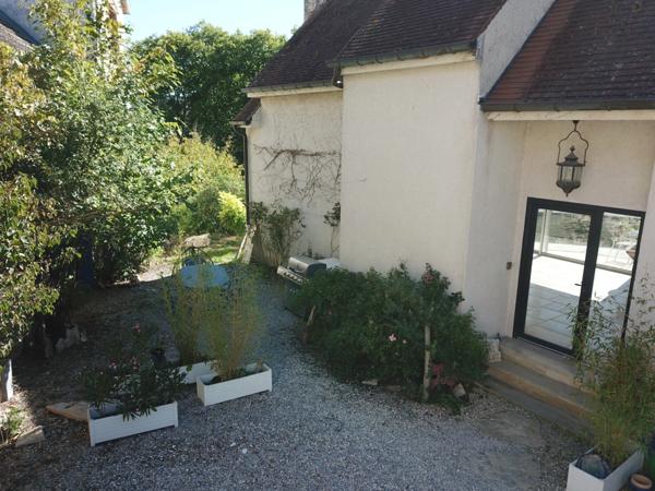 Au cœur de Velars sur Ouche, ensemble immobilier à fort potentiel.