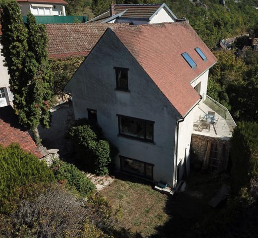 Au cœur de Velars sur Ouche, ensemble immobilier à fort potentiel.