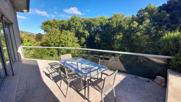 Au cœur de Velars sur Ouche, ensemble immobilier à fort potentiel.