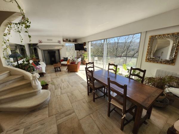 Au cœur de Velars sur Ouche, ensemble immobilier à fort potentiel.