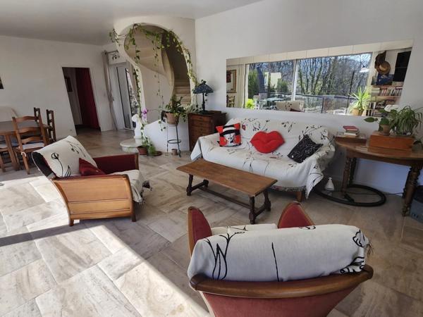 Au cœur de Velars sur Ouche, ensemble immobilier à fort potentiel.