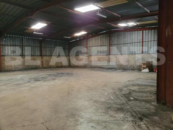 local 1 pièce(s) 2 980 m2