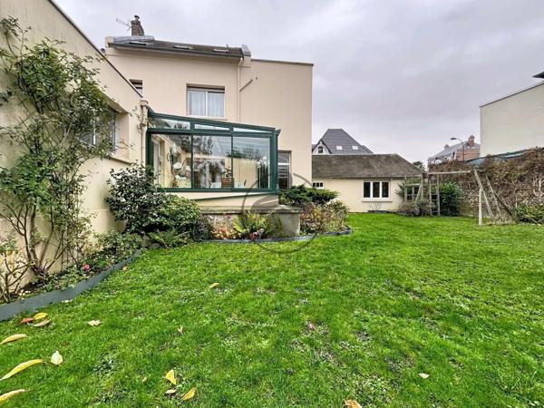 Vente Maison 6 pièces 232 m2 à Saint-Quentin