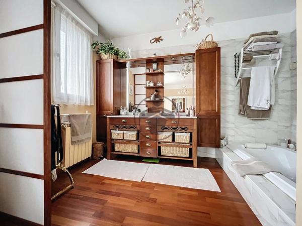 Vente Maison 6 pièces 232 m2 à Saint-Quentin