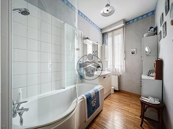 Vente Maison 6 pièces 232 m2 à Saint-Quentin