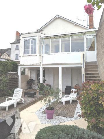 Maison 8 pièces  et local commercial à Ste Maure de Touraine