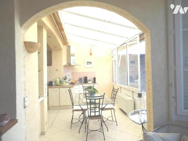 Maison 8 pièces  et local commercial à Ste Maure de Touraine