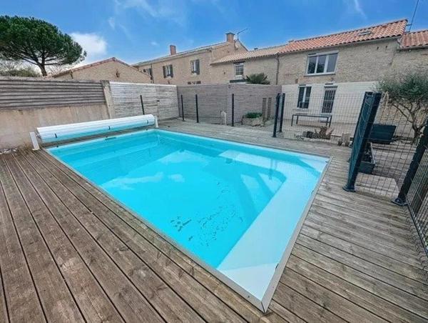 Très jolie maison en pierre apparente à Vouillé