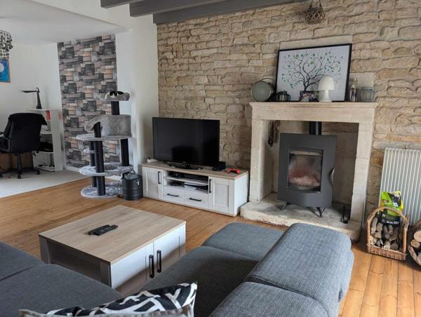 Très jolie maison en pierre apparente à Vouillé