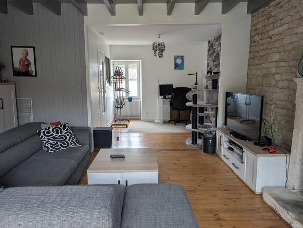 Très jolie maison en pierre apparente à Vouillé