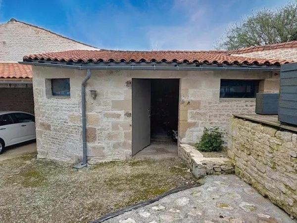 Très jolie maison en pierre apparente à Vouillé