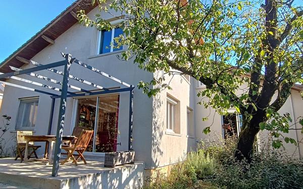 Maison à vendre    6 pièces • 142 m2 Saint-Genis-Laval