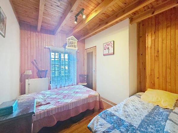 GRAZAC ! Ancien corps de ferme sur 1200 m2 de terrain