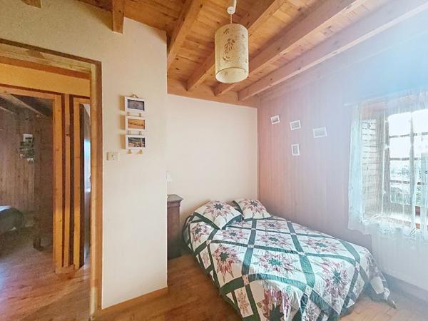 GRAZAC ! Ancien corps de ferme sur 1200 m2 de terrain