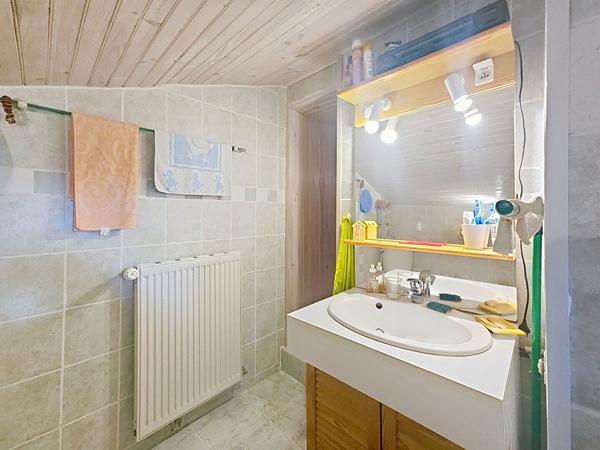 GRAZAC ! Ancien corps de ferme sur 1200 m2 de terrain