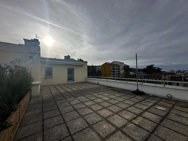 Rare sur le marché : magnifique appartement rénové avec terrasse