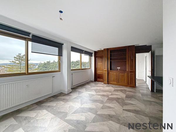 Rare sur le marché : magnifique appartement rénové avec terrasse