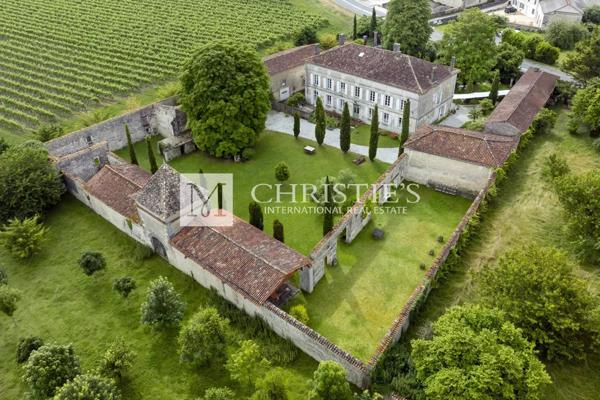 A vendre Élégant Domaine en Charente avec Charme Historique