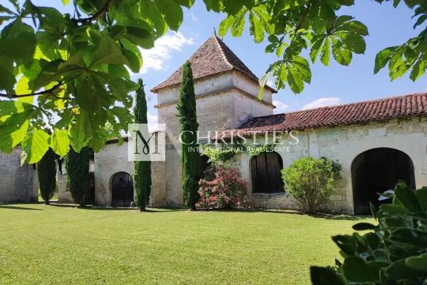 A vendre Élégant Domaine en Charente avec Charme Historique