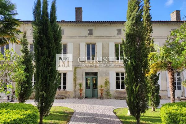 A vendre Élégant Domaine en Charente avec Charme Historique
