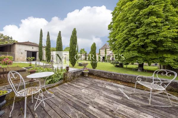 A vendre Élégant Domaine en Charente avec Charme Historique