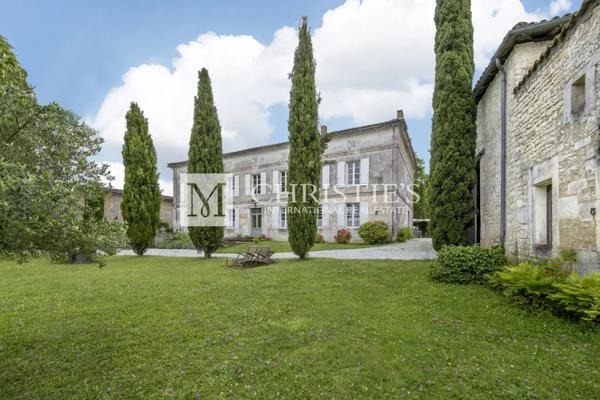 A vendre Élégant Domaine en Charente avec Charme Historique