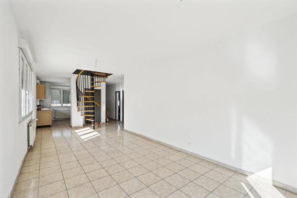 Appartement Type 4 de 91m² avec balcon + combles aménagé et jardin à Saint-Priest