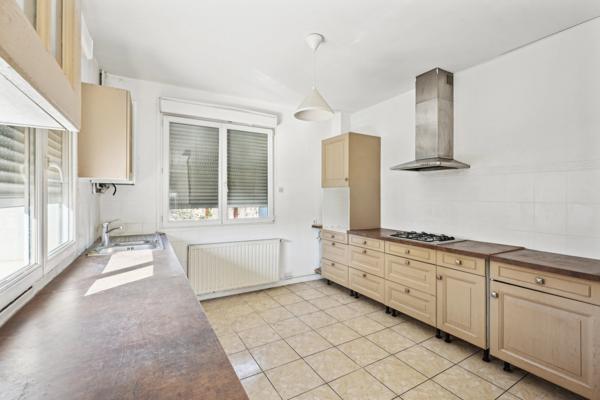 Appartement Type 4 de 91m² avec balcon + combles aménagé et jardin à Saint-Priest