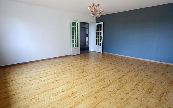 Maison à vendre    9 pièces • 302 m2 Reims
