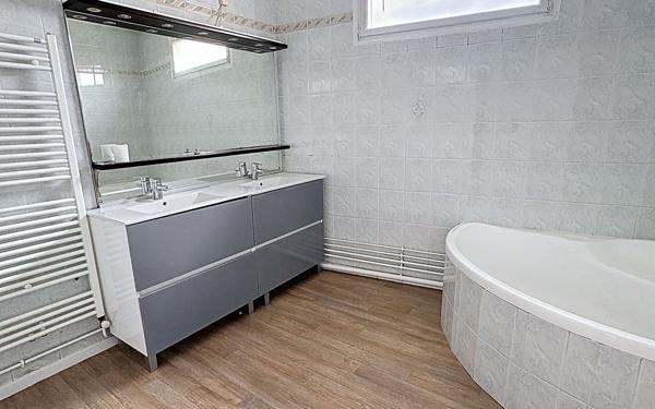 Maison à vendre    9 pièces • 302 m2 Reims