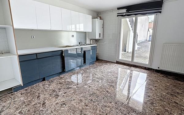 Maison à vendre    9 pièces • 302 m2 Reims