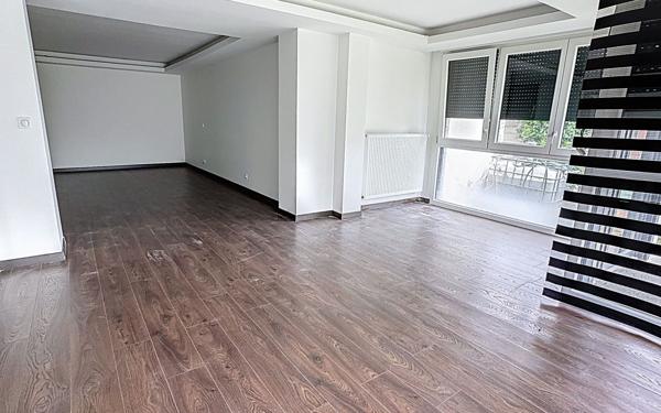 Maison à vendre    9 pièces • 302 m2 Reims