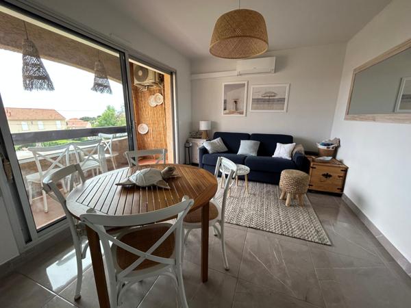 Bandol, emplacement idéal !!! Aperçu mer et à 3 mn à pied de la belle plage Renécros, au calme, Appartement T2 avec terrasse Sud et stationnement privatif