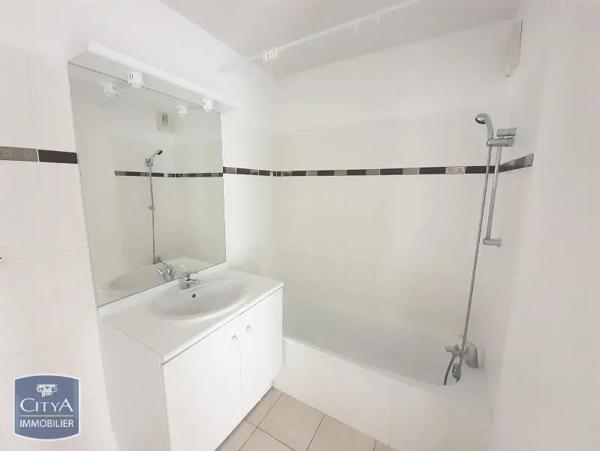 Appartement à louer 2 pièces 45.35m² Le Passage (47520)
