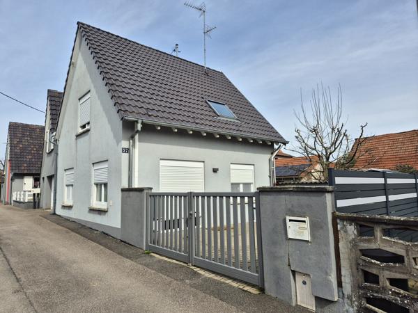 Maison d'habitation avec cour