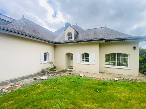 très grande maison de famille avec 5 grandes chambres et un bâtiment de 53 aménageable