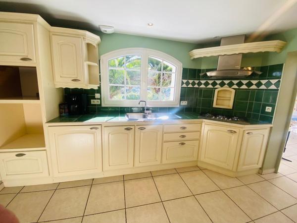 très grande maison de famille avec 5 grandes chambres et un bâtiment de 53 aménageable