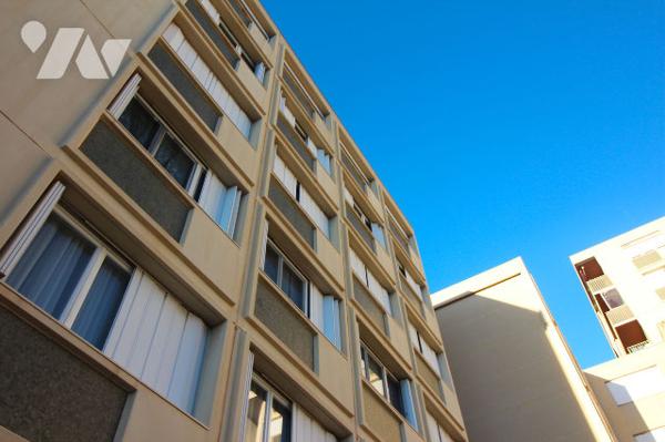 Appartement T2 de 54m2 carrez (à rafraîchir), au sein d'1 copropriété très agréable (10e, Marseille)