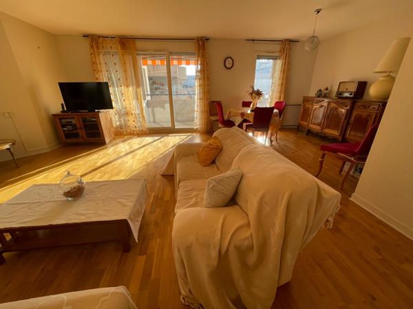 Appartement T3 Villeurbanne Gratte-Ciel 69100 - Traversant Nord / Sud - Balcon à vivre