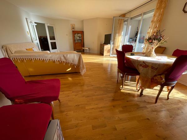 Appartement T3 Villeurbanne Gratte-Ciel 69100 - Traversant Nord / Sud - Balcon à vivre