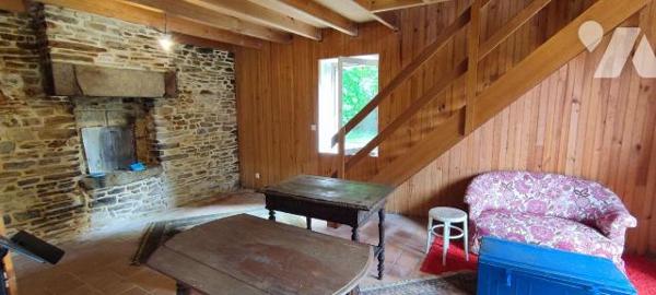 A 10mns de REDON, Dans cadre de verdure sur plus de 5 hectares, Orientée sud, longère en pierre...