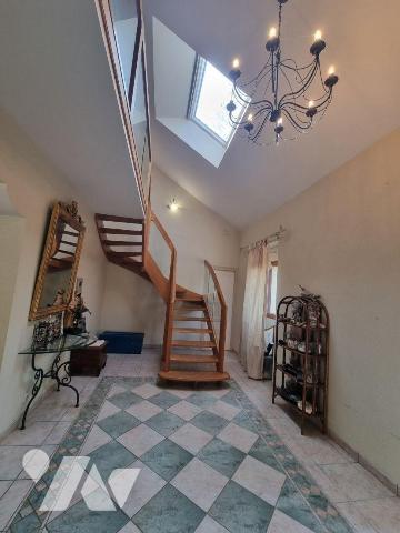 A 10mns de REDON, Dans cadre de verdure sur plus de 5 hectares, Orientée sud, longère en pierre...