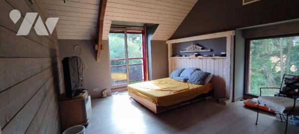 A 10mns de REDON, Dans cadre de verdure sur plus de 5 hectares, Orientée sud, longère en pierre...