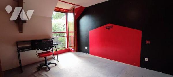 A 10mns de REDON, Dans cadre de verdure sur plus de 5 hectares, Orientée sud, longère en pierre...