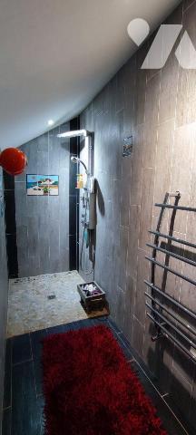 A 10mns de REDON, Dans cadre de verdure sur plus de 5 hectares, Orientée sud, longère en pierre...