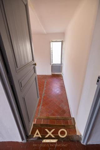 VENTABREN - CENTRE VILLE HISTORIQUE - MAISON DE VILLE - T5 - 140 M2 - 465 000